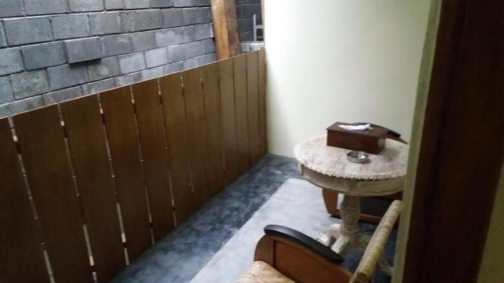 Ndalem Mj Homestay 日惹 外观 照片